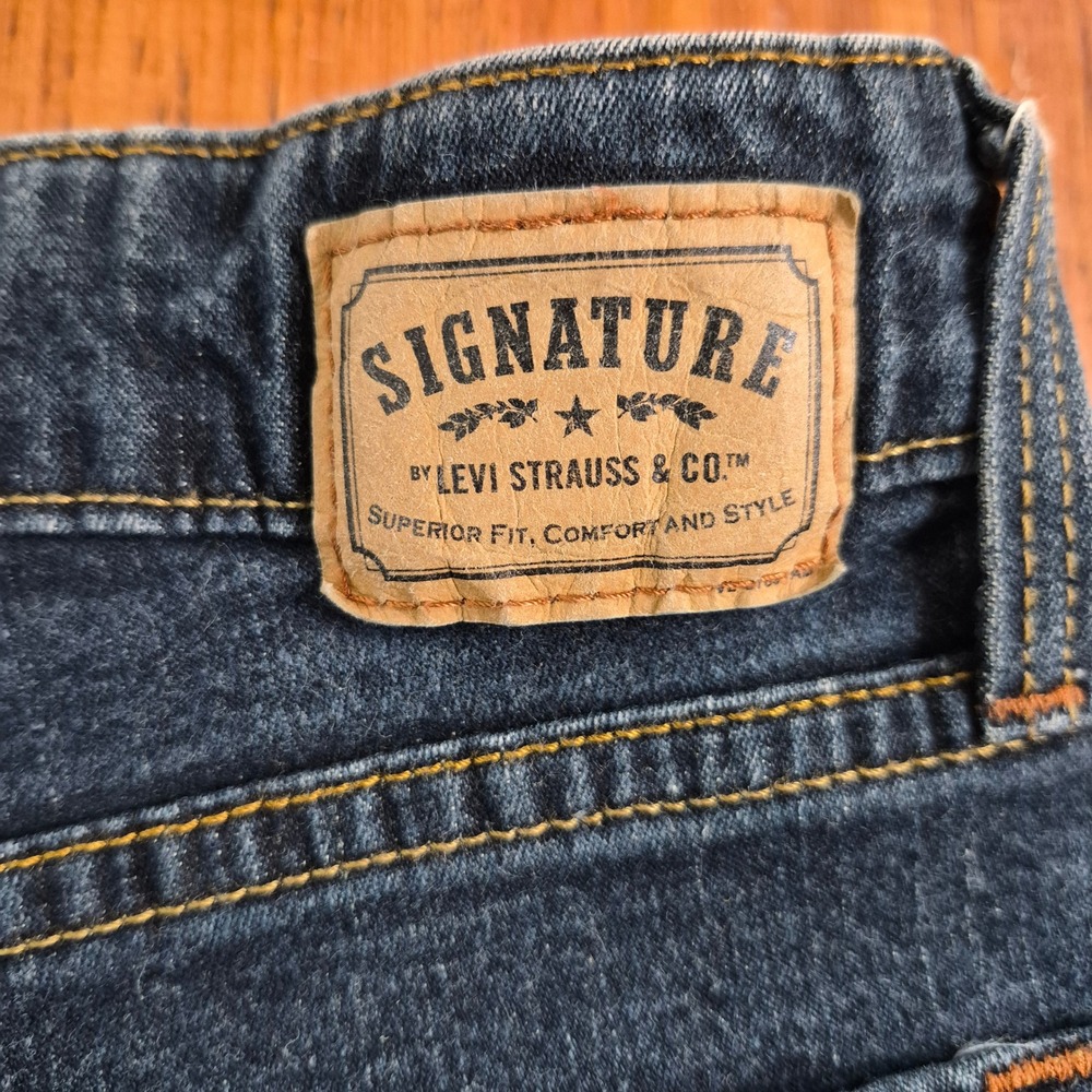 Signature by Levi Strauss & Co Womens Bootcut Jeans Dark Wash Size 10 Short - Picture 8 of 13